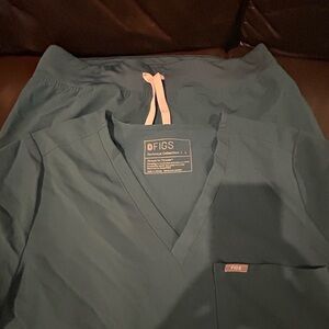 Figs size large green full set lightly used